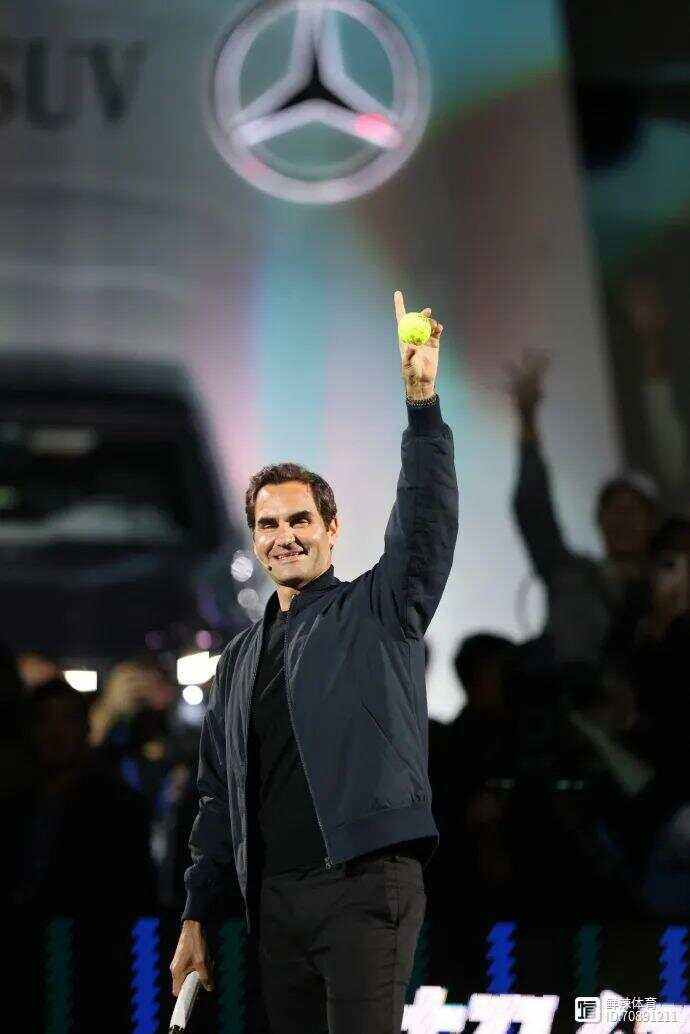 九游老版本费德勒迎来二十赛季高光表现，法国队球迷沸腾！(费德勒进了几次法网决赛)